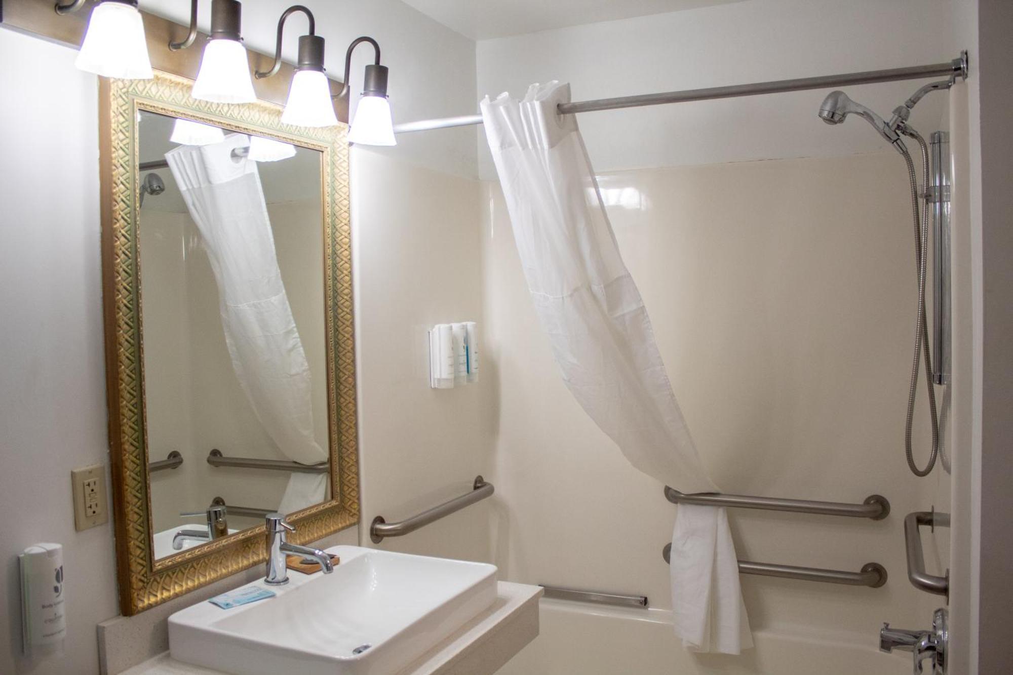 Country Inn & Suites By Radisson, Big Rapids, Mi Ngoại thất bức ảnh