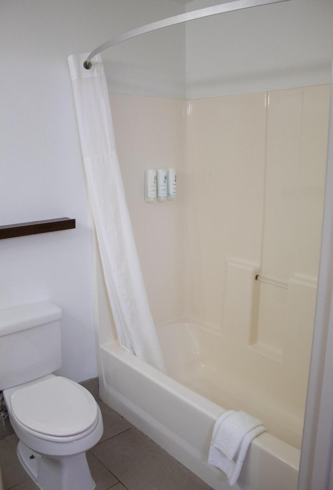 Country Inn & Suites By Radisson, Big Rapids, Mi Ngoại thất bức ảnh