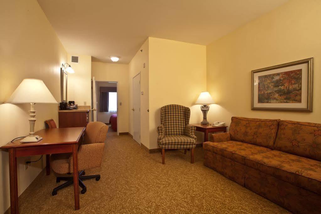 Country Inn & Suites By Radisson, Big Rapids, Mi Phòng bức ảnh